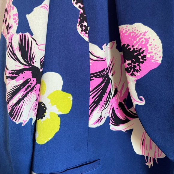 Bold Graphic Print Cropped Blazer - Picture 5 of 5